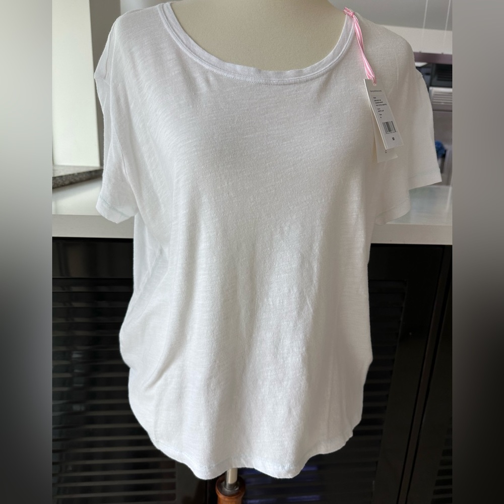 Vineyard, vines, women’s white, surf tee size medium